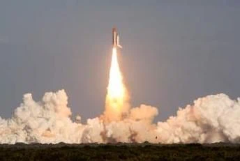Discovery launches after dramatic range fix late in countdown