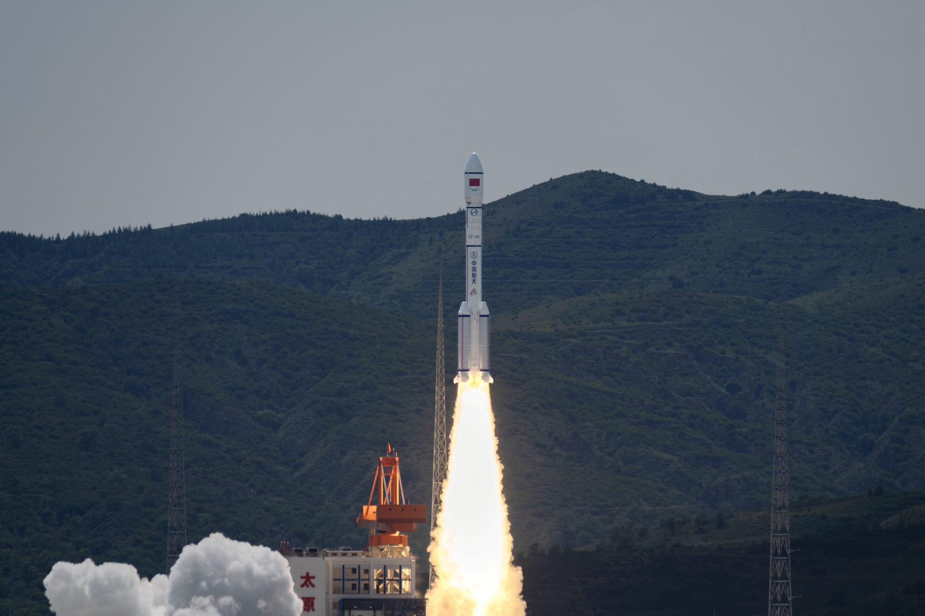 China begins launching a megaconstellation, and it sounds a lot like Starlink