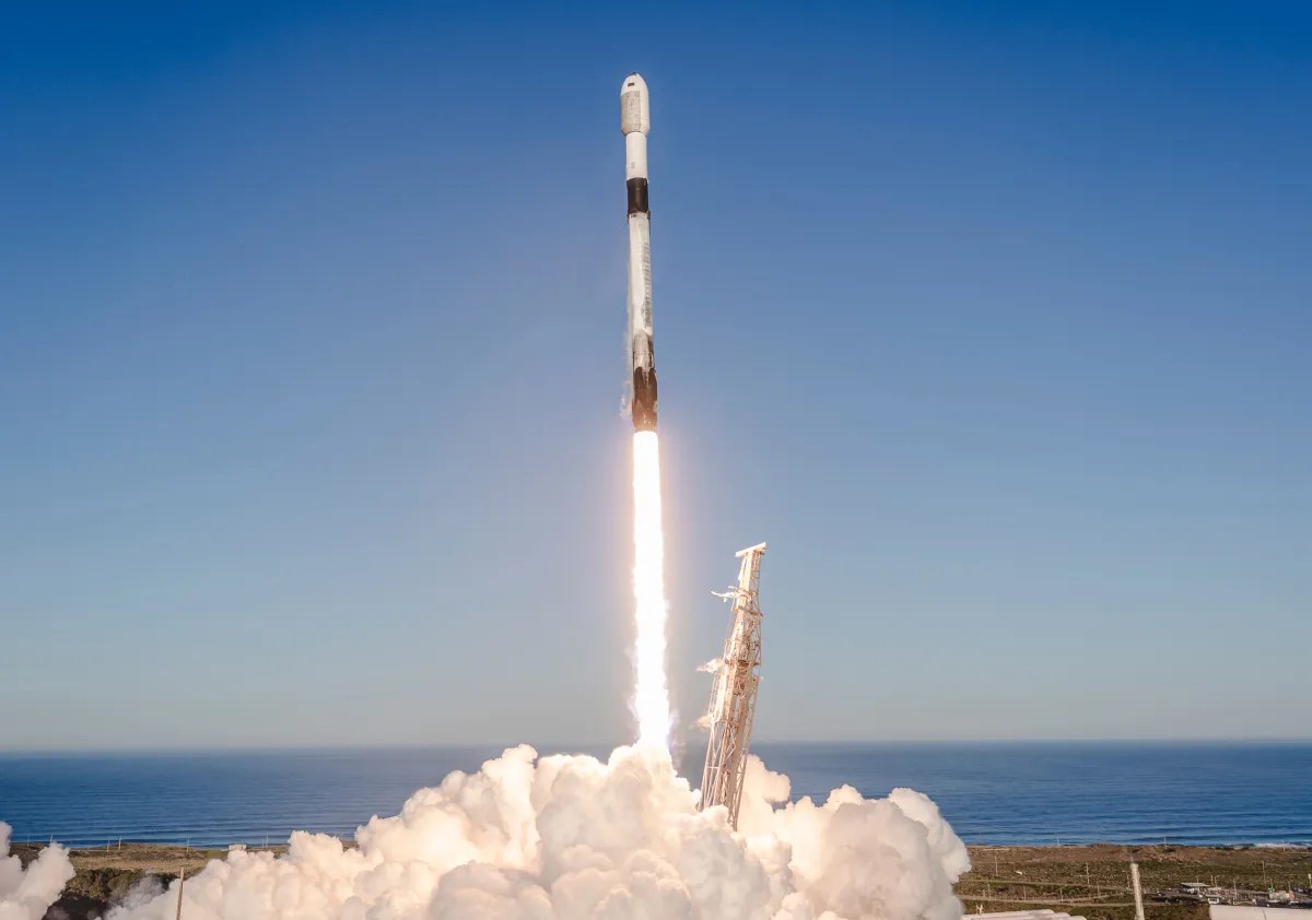 SpaceX Delays Falcon 9 Launches After Upper-Stage Deorbit Failure