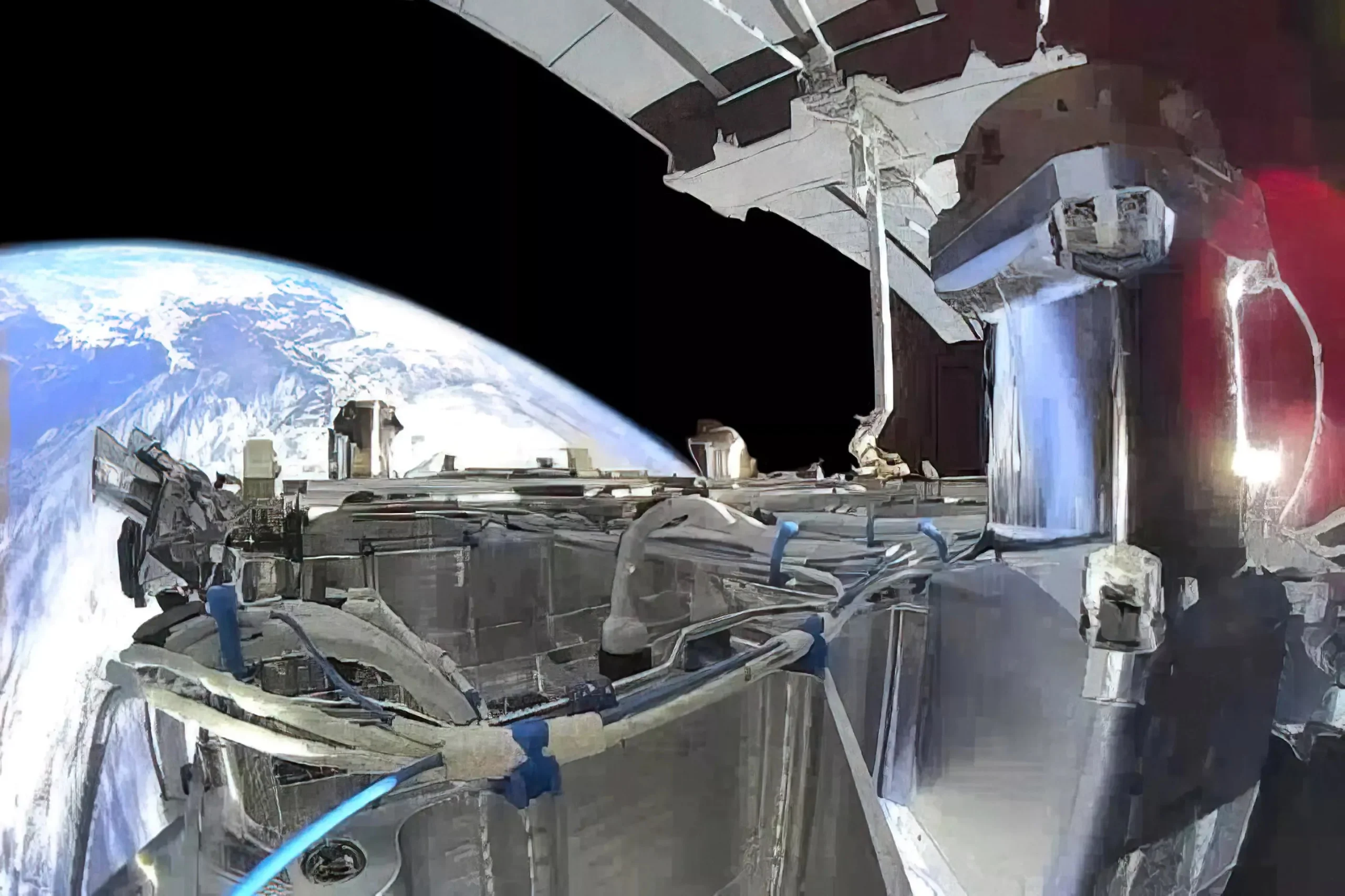 US spy satellites built by SpaceX send signals in the “wrong direction”