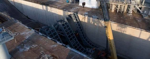 Installation of new flame deflector for SLS begins on 39B