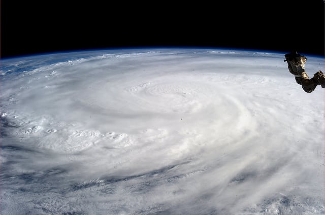 ITU Deploys Satellite Communication Equipment and Experts to Support Typhoon Haiyan Relief Efforts