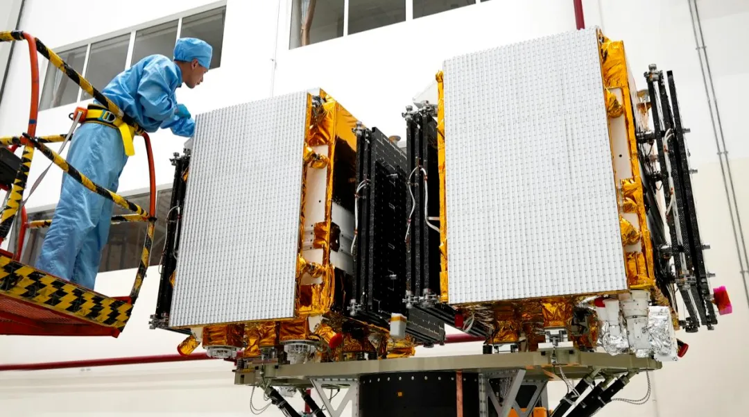 AIRSAT-14 and AIRSAT-15, the two SAR satellites developed by GalaxySpace for this mission.