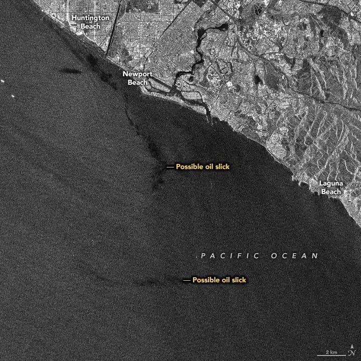 Sentinel-1B radar image, Huntington Beach, California, October 2, 2021. Oil appears darker than the surrounding sea surface. Credit NASA Earth Observatory Joshua Stevens.