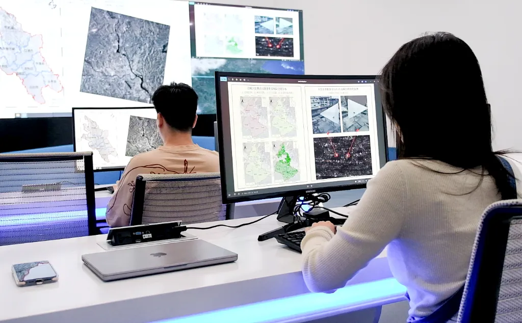 Staff operate the Fucheng-1 SAR remote-sensing satellite to monitor buildings on the ground. Photo courtesy of Xinhua News Agency.