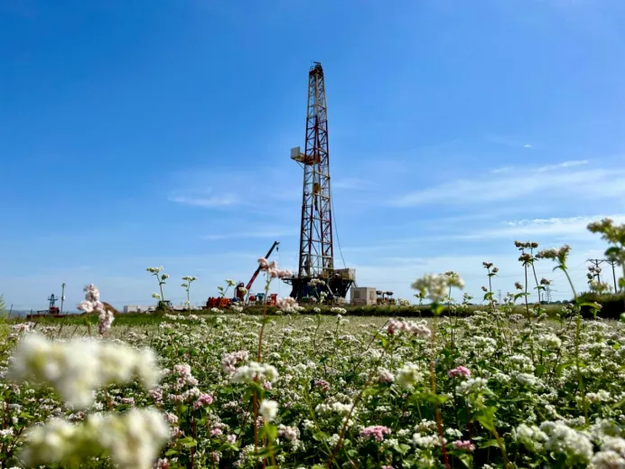Clean drilling with an electric rig