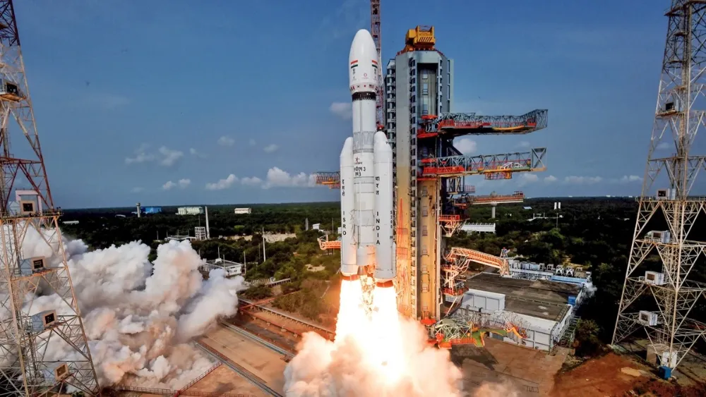 The nearly 3-ton rocket body, identified by NORAD ID 56082, was left in an orbit of 450 km altitude