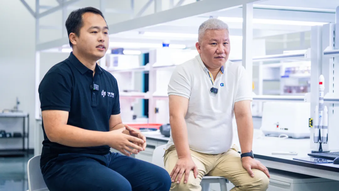 Xu Qiang (right), a researcher at Guangzhou Laboratory, and Wang Yingcheng, executive vice president of the CAS Space Innovation Research Institute, during an interview